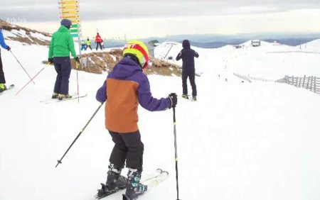 Vremea calda inchide o parte din partii, chiar in pragul weekendului. Unde mai puteti schia