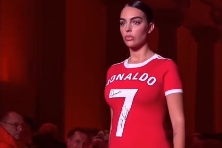 Georgina Rodriguez i-a lasat masca pe critici! Cum a putut sa apara pe podium, la Saptamana Modei de la Paris