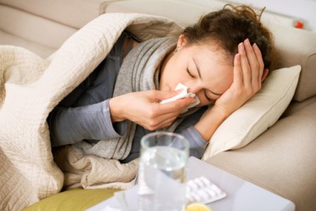 Gripa face noi victime, mai ales in Bucuresti
