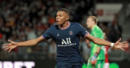 Reactia lui Kylian Mbappe, dupa ce a fost scos din teren la pauza. Explicatia lui <span style='background:#EDF514'>LUIS ENRIQUE</span>