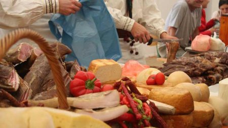 Targ de produse traditionale romanesti, in Piata Sudului din Bucuresti in acest weekend