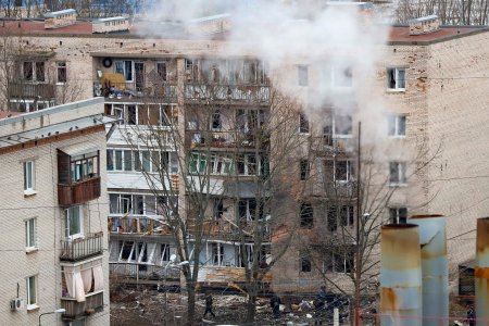 Un bloc din Sankt Petersburg, lovit de o drona ucraineana. „Am auzit prima data o fluieratura pentru ca tocmai deschisesem fereastra, apoi o explozie”