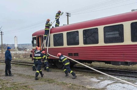 Incendiu in Iasi, la un tren aflat in mers. Calatorii s-au autoevacuat