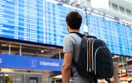 Un student face naveta la facultate cu avionul pentru a economisi bani. 