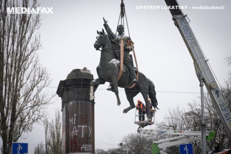 Ion Cristoiu: Eterna boala a Revolutiilor: Darimarea statuilor