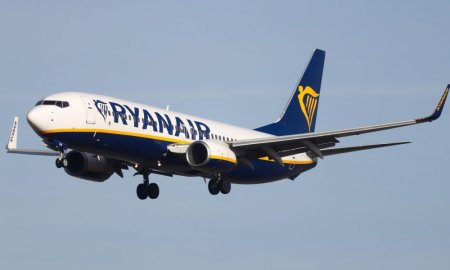 <span style='background:#EDF514'>RYANAIR</span> isi reduce estimarile referitoare la traficul de pasageri din cauza intarzierii livrarilor de avioane ale Boeing