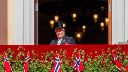 Regele Norvegiei, Harald al V-lea, s-a imbolnavit in <span style='background:#EDF514'>MALAEZIA</span>. I-a fost montat un stimulator cardiac temporar pentru a calatori spre casa