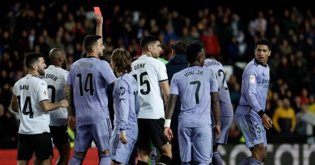 Real Madrid a explodat dupa ce a fost furata. Arbitrul a <span style='background:#EDF514'>FLUIERAT</span> finalul exact inainte ca mingea sa intre in poarta VIDEO