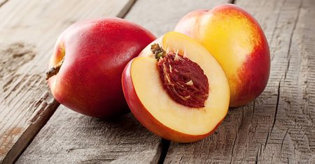 Ce diferente sunt intre nectarine si <span style='background:#EDF514'>PIERSIC</span>i. Toti romanii le iubesc, dar nu le deosebesc!