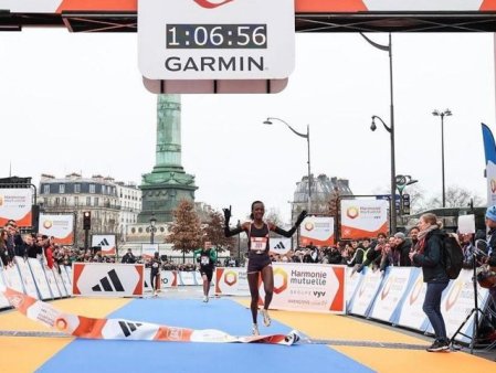 Atleta de la Dinamo Joan Chelimo Melly a castigat <span style='background:#EDF514'>SEMIMARATON</span>ul de la Paris. Nou record national