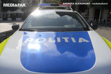 Masina de politie, implicata intr-un accident intr-o <span style='background:#EDF514'>INTERSECTIE</span> din Sibiu