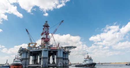 Greenpeace: O platforma OMV Petrom din Marea Neagra, pericol pentru mediu. Activistii cer oprirea Neptun Deep. Reactia OMV | FOTO