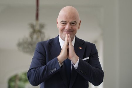 Presedintele FIFA, Gianni Infantino pus pe glume: Cupa Mondiala a fost extinsa pentru a ajuta <span style='background:#EDF514'>SCOTIA</span>