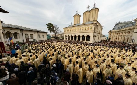 BOR va infiinta <span style='background:#EDF514'>BISERICA ORTODOXA</span> Romana din Ucraina. Schimbare radicala de pozitionare