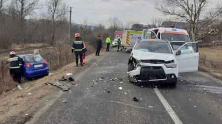 Accident cu doua masini in Targu Mures. Sase persoane implicate, intre care trei minori