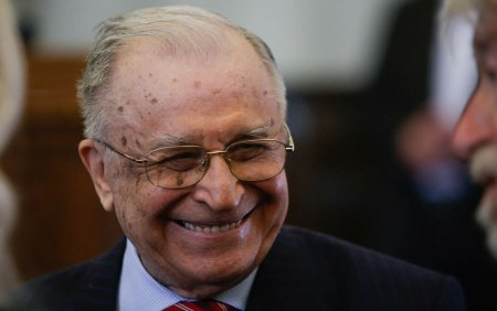 <span style='background:#EDF514'>ION ILIESCU</span> a implinit 94 de ani. Interviu inedit: Nu am vrut ca Romania sa fie experimentul nord-coreean al lui Ceausescu