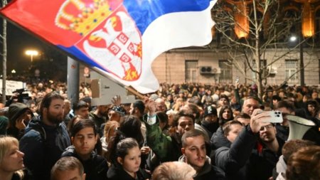 Haos in Serbia: Se organizeaza noi alegeri, pe fondul fraudelor