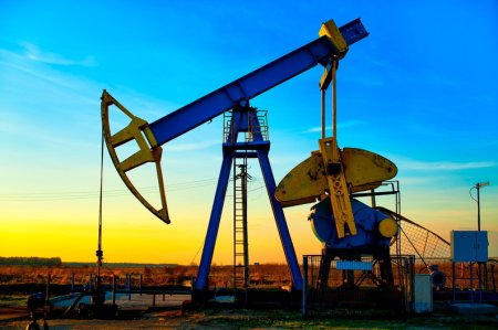 Unii membri ai <span style='background:#EDF514'>OPEC</span>+ au decis sa extinda reducerile voluntare de productie in trimestrul al doilea – surse