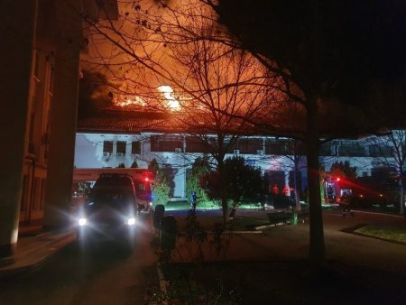 Incendiu intr-o cladire din Ilfov in care se afla Judecatoria si <span style='background:#EDF514'>CENTRUL CULTURAL</span> Cornetu