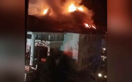 Incendiu violent la Judecatoria <span style='background:#EDF514'>CORNET</span>u. Era flacara mare si ardea peste tot