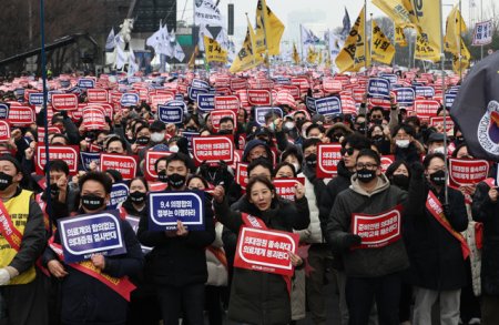 Coreea de Sud va incepe sa ia masuri legale in privinta medicilor protestatari care n-au revenit la munca