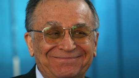 Ion Iliescu, la 94 de ani, despre glumele de pe internet facute pe seama varstei sale: Unele chiar ma amuza