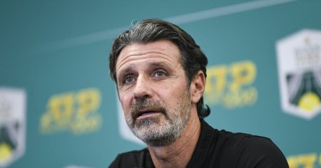 Infricosatorul Mouratoglou: o romanca a fost nevoita sa-i <span style='background:#EDF514'>CEARA</span> scuze, in mod public, din cauza povestii cu Halep