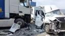 Accident grav cu doua camioane si un microbuz, in Mehedinti. Mai multe persoane au fost ranite