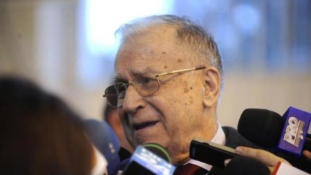 Iliescu: Stiu ca Internetul e plin de meme-uri cu mine. Pe unele le apreciez, atata timp cat au umor