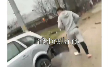 Scene socante in Braila. Autorul unui a<span style='background:#EDF514'>CCIDENT MORTAL</span> isi verifica masina, in timp ce victima zace fara suflare VIDEO