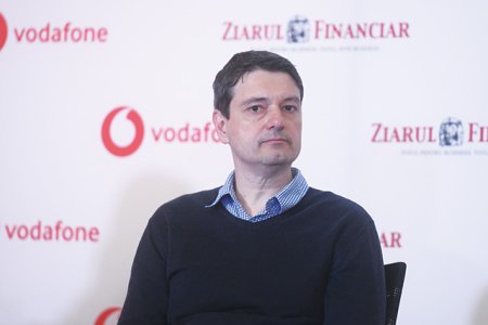 Razvan Sturza, <span style='background:#EDF514'>MOTOROL</span>a Mobility Romania: Continuam ritmul de crestere din anii anteriori. Vrem sa vindem 500.000 de telefoane anul acesta, plus 100.000 fata de 2023. Piata merge inspre telefoane cu preturi de peste 300 euro