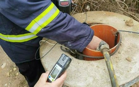 Autoritatile din Dolj au descoperit ca inca mai exista gaz metan in zona locuintei care a explodat si in curtile vecine