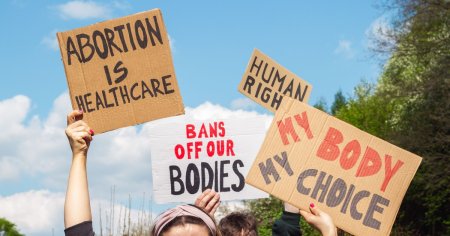 Franta include dreptul la avort in Constitutie. Reactia Vaticanului