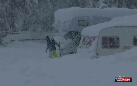 Vreme extrema in Italia. Un <span style='background:#EDF514'>CICLON</span> face ravagii, mai ales in nordul tarii unde a nins abundent