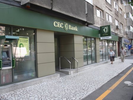 CEC Bank a inclus in oferta credite <span style='background:#EDF514'>IPOTECA</span>re cu dobanda fixa de 5,55% in primii 5 ani, pentru cei care isi incaseaza veniturile prin banca, si de 5,45% pentru locuinte verzi