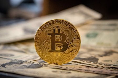 Investitorii in crypto au prins iar viata: Valoarea de piata a Bitcoin atinge un record, in timp ce pretul criptomonedei se apropie de maximul istoric, depasind 68.000 de dolari