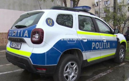 <span style='background:#EDF514'>SOFER BEAT</span> si fara permis, urmarit de politisti pe mai multe strazi din Slatina