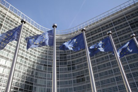 Comisia Europeana propune un pachet de 1,5 miliarde de euro pentru <span style='background:#EDF514'>INDUSTRIA DE APARARE</span> comuna