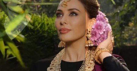 Langa ce barbat a fost vazuta Iulia Vantur dupa zvonurile despartirii de <span style='background:#EDF514'>SALMA</span>n Khan. Vedeta a revenit in Romania si s-a intalnit cu un celebru cantaret. FOTO