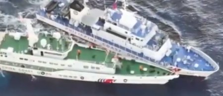 <span style='background:#EDF514'>CIOCNIRE</span> intre o nava filipineza si o nava a Beijingului