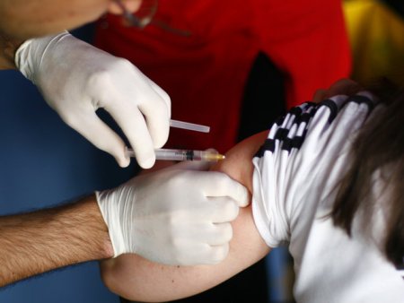 Un barbat s-a vaccinat de 217 de ori impotriva Covid, fara efecte secundare