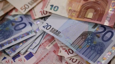 Comisia Europeana a cerut marti Bancii Europene pentru Investitii sa finanteze proiecte din sectorul apararii
