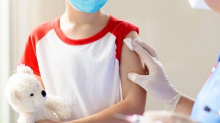 INSP face apel la parintii din Romania sa isi vaccineze copiii: Este cea mai sigura metoda prin care ii puteti proteja impotriva anumitor boli infectioase