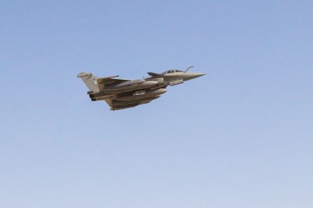 Rusia sustine ca a interceptat trei avioane militare franceze deasupra Marii Negre