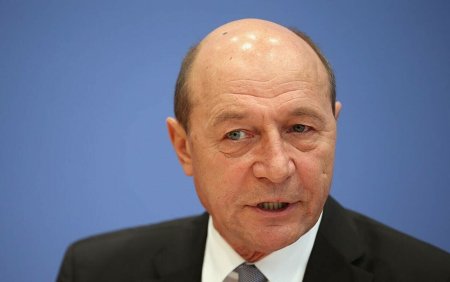 <span style='background:#EDF514'>BASESCU:</span> Rutte dispretuieste Romania. Iohannis are obligatia sa se bata ca acest individ sa nu devina secretar general NATO