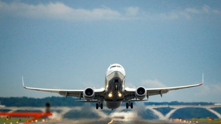 Panica la bordul unui avion din Cluj Napoca, dupa ce pilotul a anuntat ca nu poate ateriza
