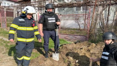 Descoperirea facuta de mai multi muncitori din Valcea in timp ce sapau un sant. 12 persoane au fost evacuate din locuinte