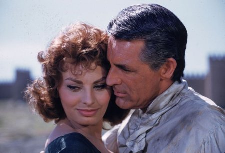 Cary Grant a avut 5 sotii si <span style='background:#EDF514'>AVENTURI</span> cu Grace Kelly si Sophia Loren, dar a fost indragostit de un barbat toata viata