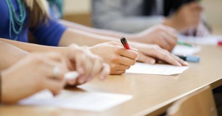 Simularea examenului de Bacalaureat continua cu proba la alegere a profilului sau <span style='background:#EDF514'>SPECIALIZARI</span>i