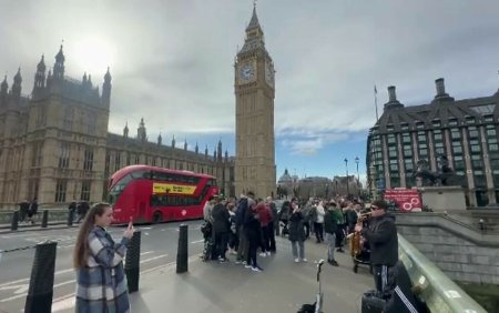 Autoritatile fac <span style='background:#EDF514'>CASTING</span> pentru muzicienii stradali din Londra: E un vis. Cati bani strang intr-o zi de la trecatori